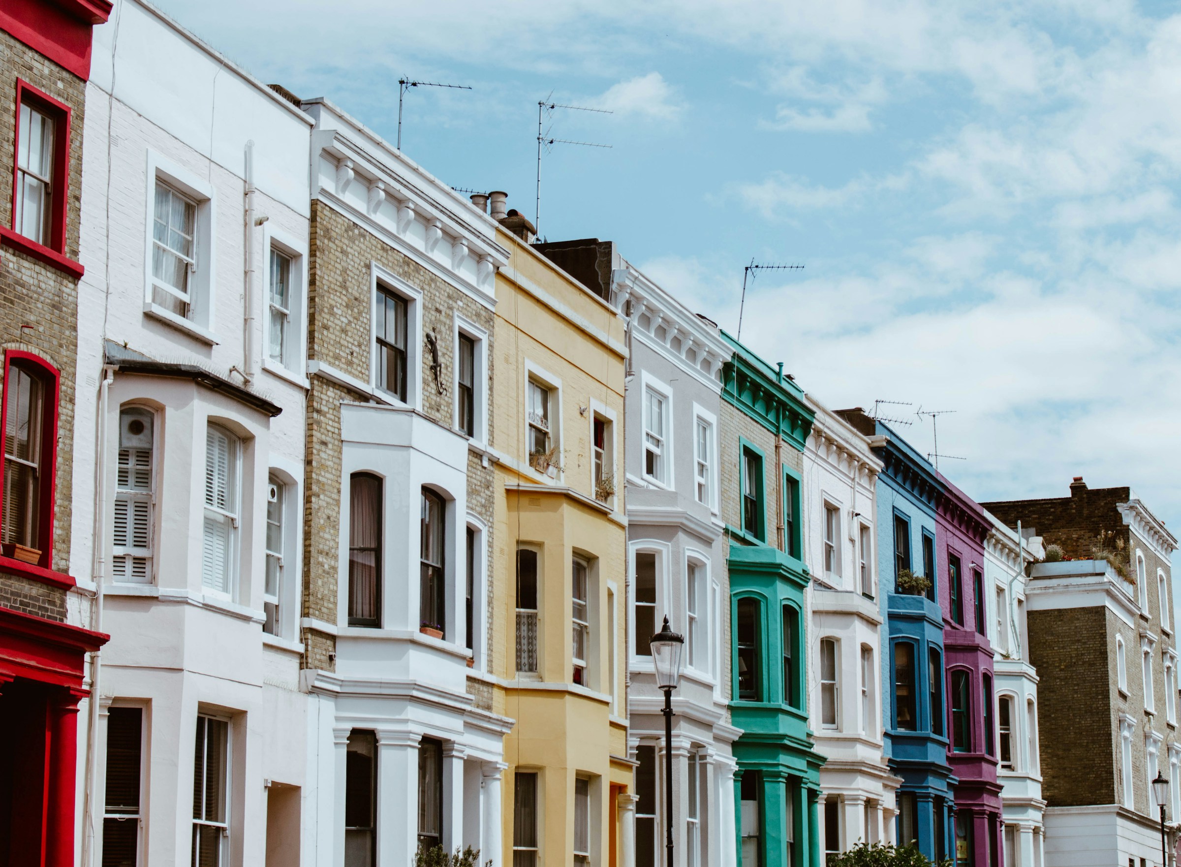 34 Prettiest Streets in London (And How to Visit Them)